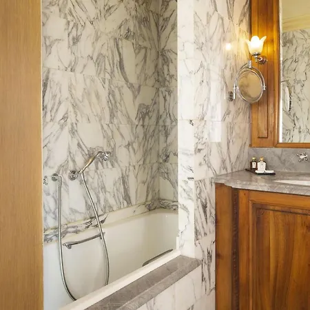 Chambiges Elysees Hotel