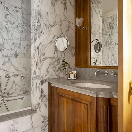 Chambiges Elysees Hotel