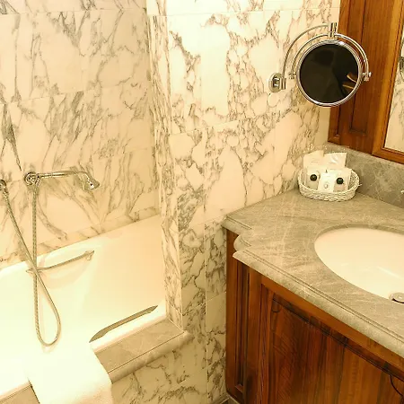 Hotel Chambiges Elysees Paříž