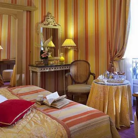 Hotel Chambiges Elysees 4*
