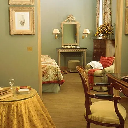 Hotel Chambiges Elysees 4*