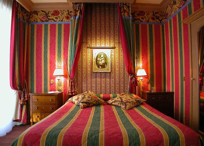 Hotel Chambiges Elysées 4*