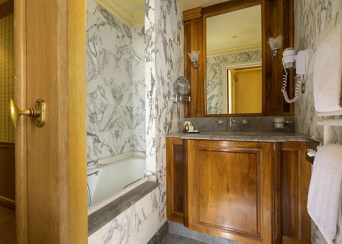 Chambiges Elysees Hotel 4*