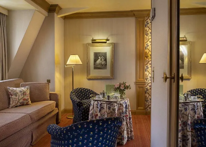 Hotel Chambiges Elysees 4*