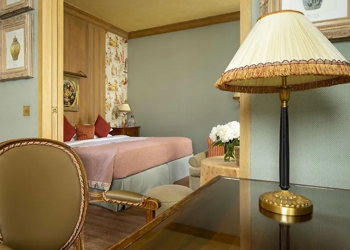 Hotel Chambiges Elysées 4*