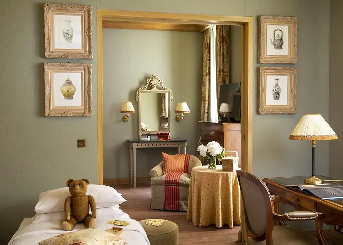 Hotel Chambiges Elysées 4*