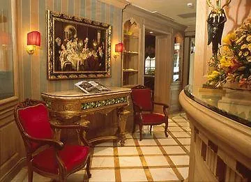 Hotel Chambiges Elysees 4*