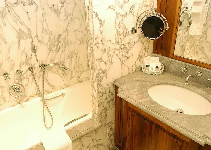 Hotel Chambiges Elysees Paris