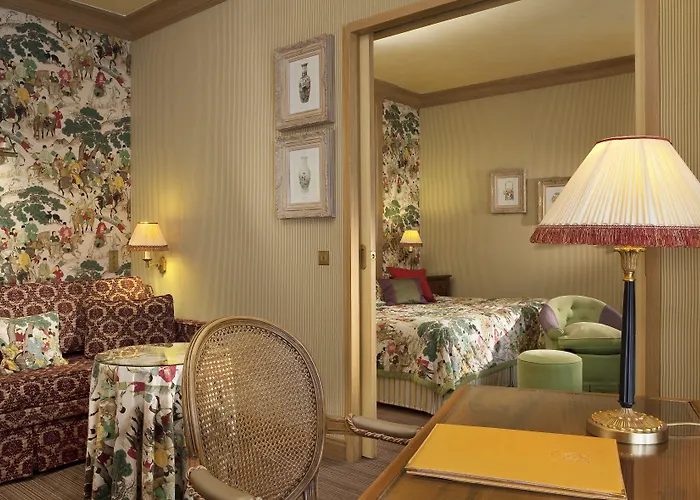 Hotel Chambiges Elysees 4*