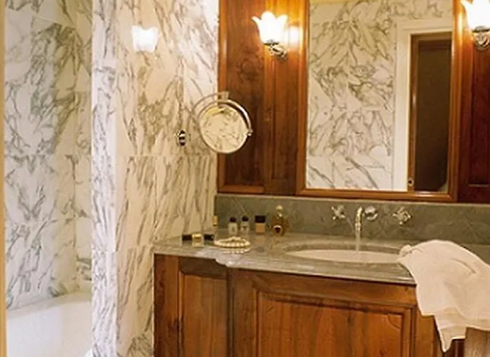 Chambiges Elysees Hotel