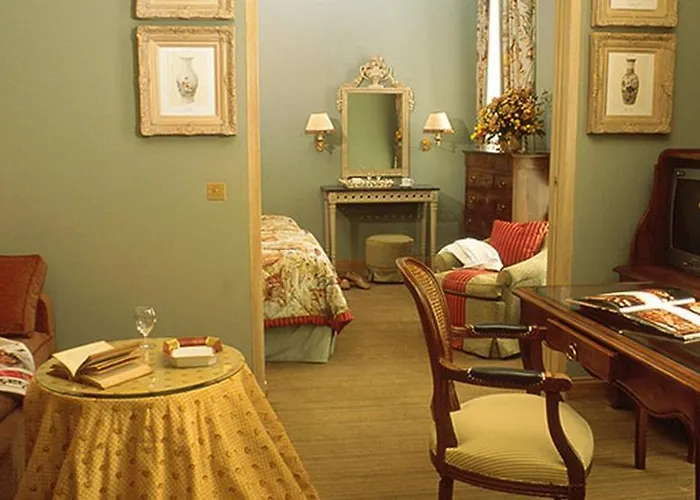 Hotel Chambiges Elysées 4*